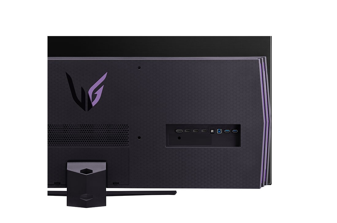 LG 48-palcový herný monitor OLED UltraGear™ s&nbsp;rozlíšením UHD 4K, pohľad zozadu z&nbsp;perspektívy so zapnutými svetlami, 48GQ900-B, thumbnail 9