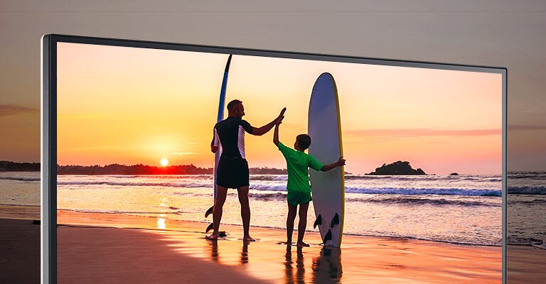 Technológia IPS a farebný štandard DCI-P3 s 95% pokrytím farieb (typ.) prinášajú realistické farby a široký pozorovací uhol