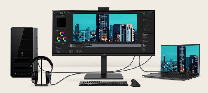 Predný pohľad zobrazujúci pracovnú stanicu s viacerými zariadeniami pripojenými k monitorom.