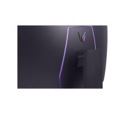 LG 45-palcový herný monitor LG UltraGear™ OLED Dual-Mode 5K2K | 0.03ms (GtG), Rich Bass (10 W x2), DisplayHDR True Black 400, DP 2.1 a USB-C, pohľad zblízka na zadný emblém, 45GX950A-B, thumbnail 12