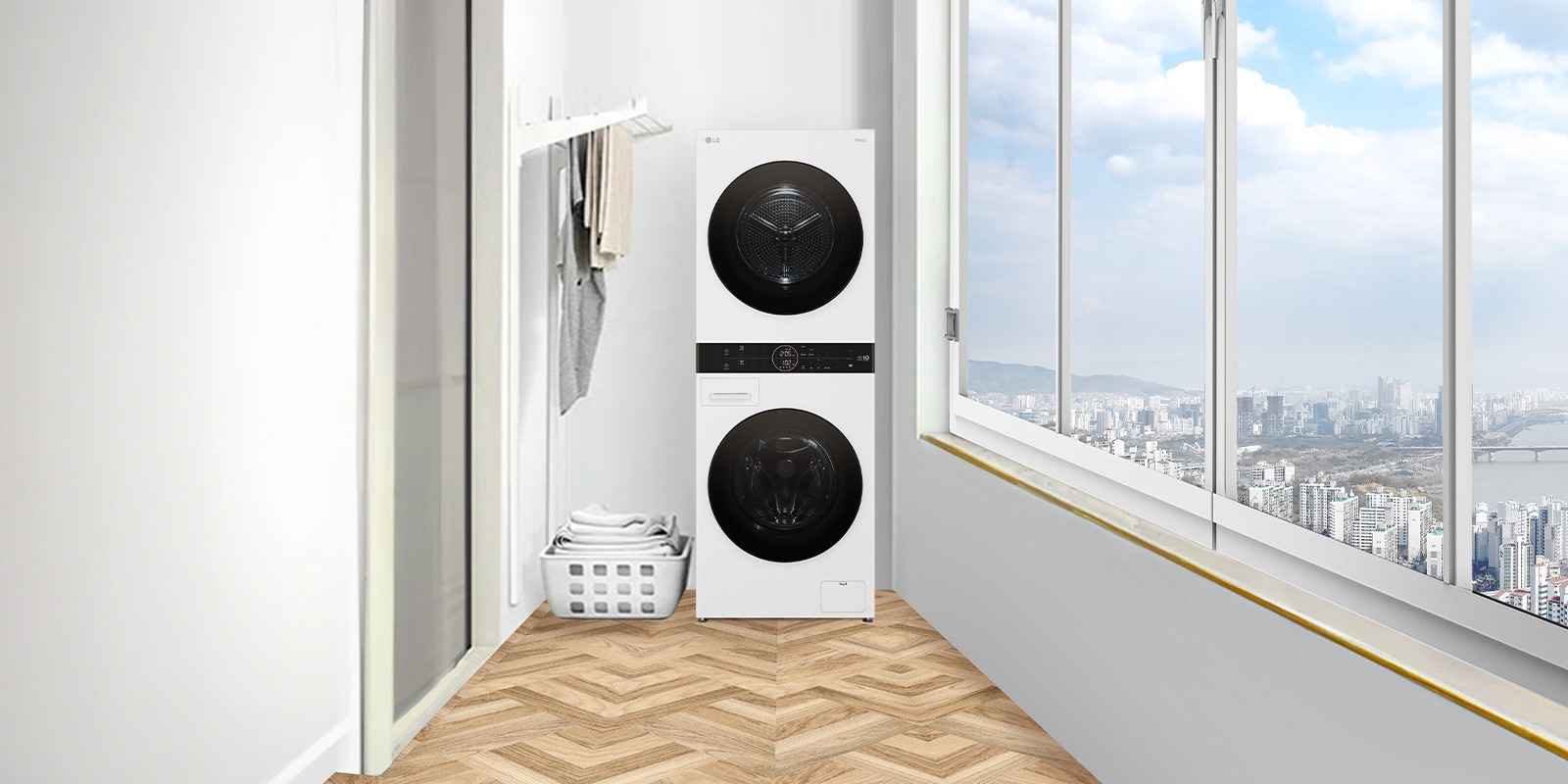 Model Washtower je umiestnený na balkóne v odtieňoch bielej.