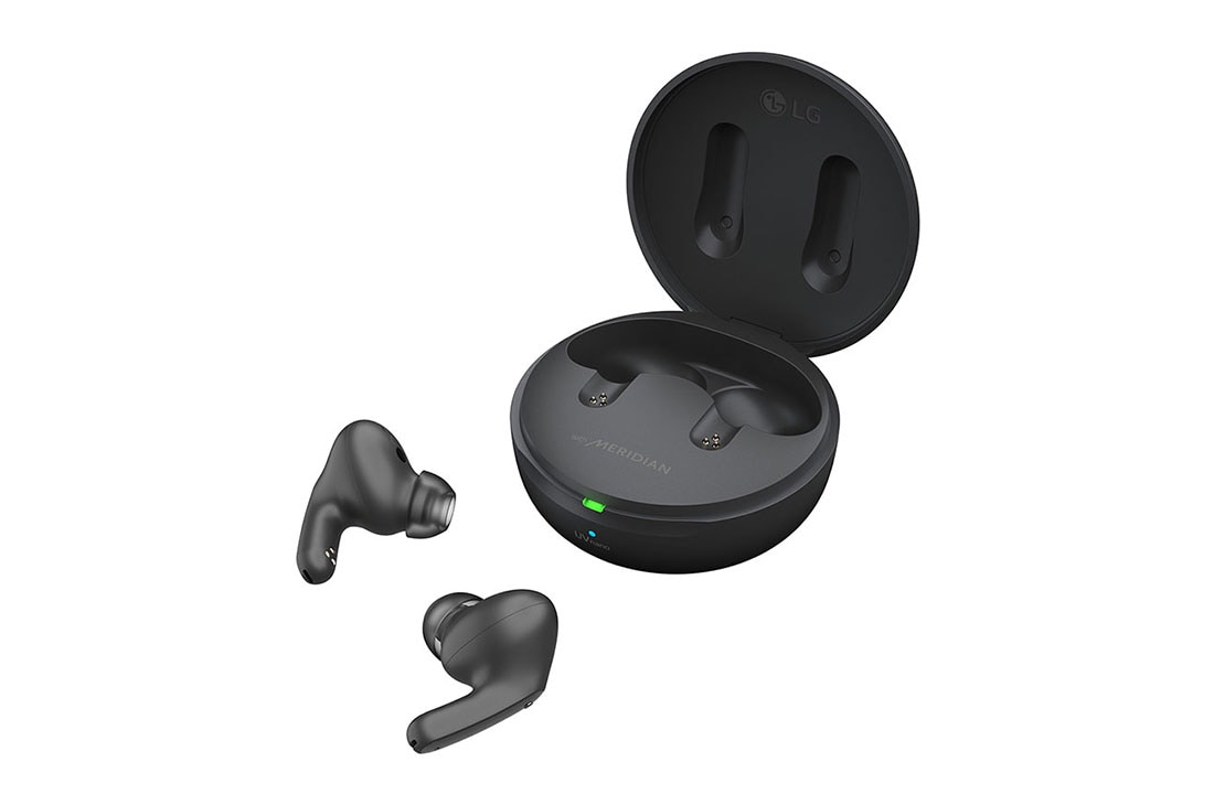 LG Bluetooth bezdrôtové slúchadlá | Meridian Audio | režim Ambient sound | 3 mikrofóny na slúchadlách | UVnano |výdrž batérie až 24 hodín  , Puzdro je otvorené s bočným uhlom 15 stupňov a pred ním sú položené obidve slúchadlá., TONE-FP8, thumbnail 14