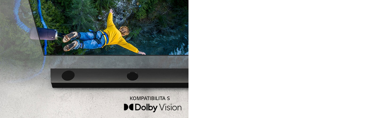 Televízor LG zobrazuje osobu, ktorá skáče bungee jumping, a zvukový panel LG je umiestnený pod televízorom.