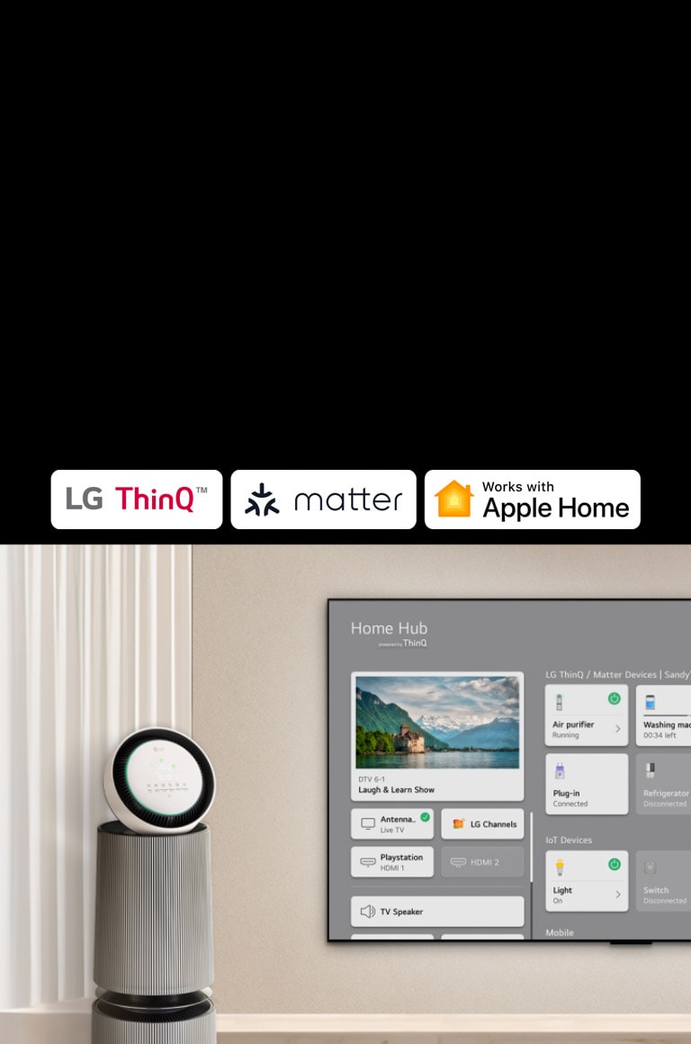 Logo LG ThinQ™, matter a Apple Home. Televízor LG TV namontovaný na stene so zariadením LG PuriCare™ Objet Collection 360° naľavo. Na televízore sa zobrazuje funkcia Home Hub, kurzor klikne na položku „Čistička vzduchu“ a zariadenie LG PuriCare™ Objet Collection 360° sa aktivuje.