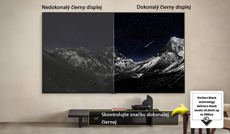 Obývacia izba s televízorom LG OLED TV namontovanom na stene. Na televízore sa zobrazuje horské pásmo na pozadí tmavej večernej oblohy plnej hviezd. Táto scéna je rozdelená na polovicu. Na jednej strane sa zobrazuje matnejšia, sivšia verzia krajiny označená ako displej bez dokonalej čiernej farby. Na druhej strane je príjemnejší obraz s väčším dynamickým rozsahom čiernej a bielej. Označuje sa ako displej s dokonalou čiernou. Zobrazuje sa aj certifikačné logo s textom „Technológia Perfect Black poskytuje úroveň čiernej menšiu alebo rovnú 0,24 nitu až do 500 luxov“.