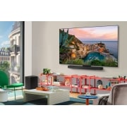LG 55 palcový televízor LG OLED evo AI C5 4K Smart TV 2025, Široký záber na štýlovú a farebnú obývaciu izbu. Na stene je upevnený televízor LG OLED evo AI C5 4K Smart TV a pod ním soundbar LG Soundbar. Dizajn televízora prirodzene zapadá do priestoru. Na obraz, OLED55C5ELB, thumbnail 15