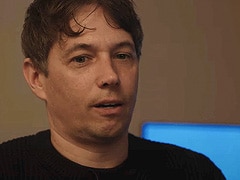 C’est une image du réalisateur américain Sean Baker.