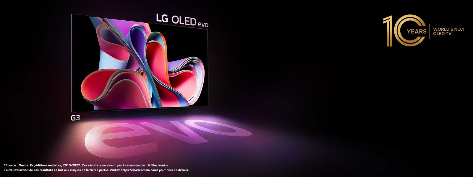 Un téléviseur LG OLED G3 brille dans un espace sombre. En haut à droite, un logo rappelle le 10e anniversaire de l’OLED.