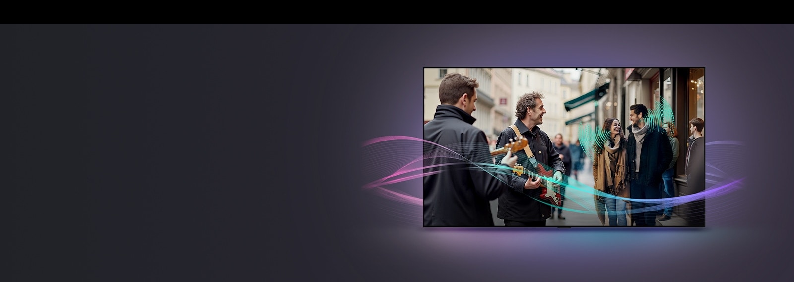 Une rue animée pleine de monde. Un couple marche en discutant. Quelques artistes de rue jouant de la guitare. Des ondes sonores abstraites proviennent des guitaristes et du couple, qui représentent comment chaque son peut être clairement entendu grâce à l’AI Object Remastering. 