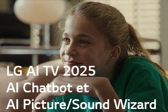 On voit le titre, LG AI TV 2025, Al Chatbot et Al Picture/Sound Wizard. Une fille est assise, souriante et regarde au loin. 