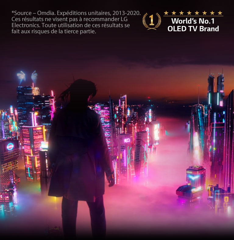 Une femme regarde un panorama urbain éclairé de néons colorés durant la nuit. Le texte « ILLUMINEZ VOTRE UNIVERS, L'ULTIME EVOLUTION DES PIXELS AUTO-EMISSIFS » est situé sur la droite d’une femme dans l’image. Un bouton EN SAVOIR PLUS est situé en bas au centre. Le logo « La marque de téléviseur OLED n°1 au monde » est situé en bas à droite.
