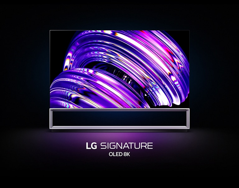 LG OLED Z2 的輪廓出現在黑色背景上。電視完全成型後，螢幕上出現抽象的紫色圖像，下方出現「LG SIGNATURE OLED 8K」字樣。
