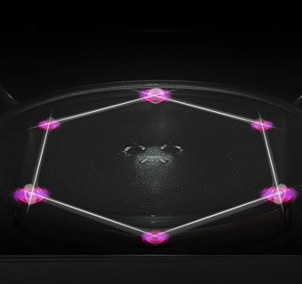 展示 LG NeoChef™ 的六角形轉盤，可提供更穩定的烹飪空間 
