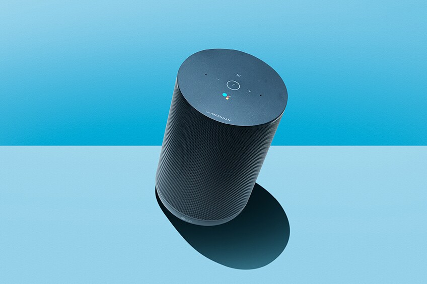 LG XBoom AI ThinQ 喇叭出現在藍色背景色上