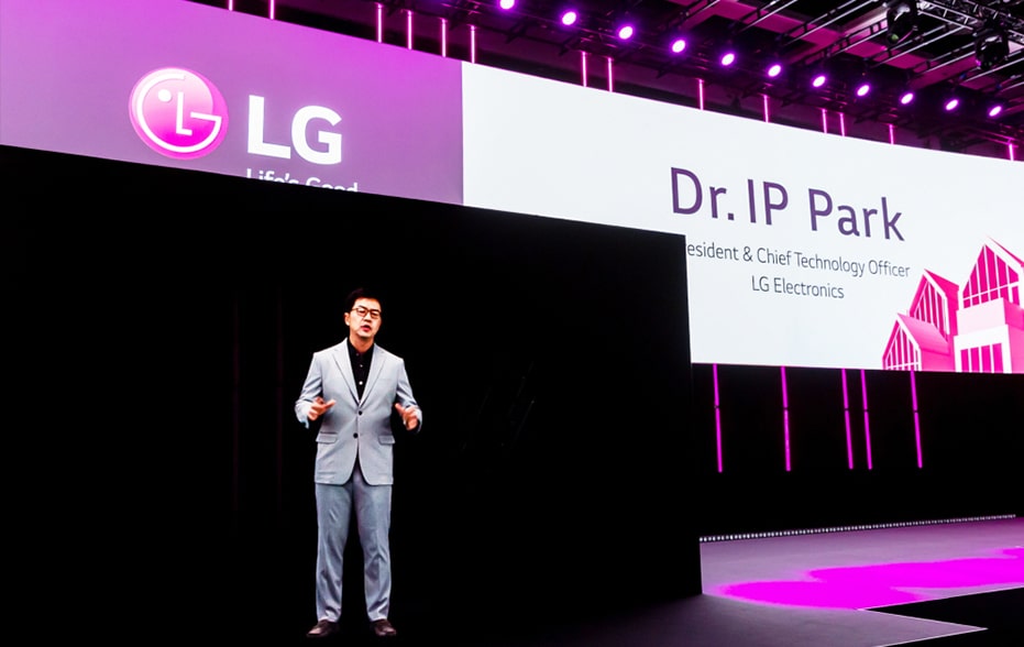 Dr. Park在IFA2020上發表了關於LG如何創造以用戶為中心的體驗並將其服務範圍從消費者支持擴展到物品採購的演講，展示了新升級的LG ThinQ應用程序