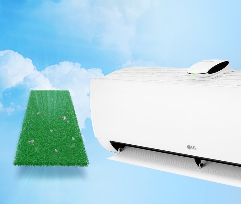 Вигляд на половину кондиціонера LG збоку на фоні синього неба з хмарками. Ліворуч від кондиціонера зображено антиалергенний фільтр, який вловлює частинки бруду.
