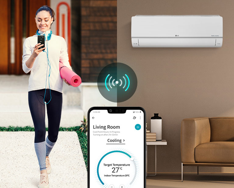 Три піктограми вгорі вказують на наявність трьох зображень у каруселі. Друга піктограма з написом «Віддалене керування» червона. На лівій частині зображення жінка йде на вулиці посміхаючись та дивиться на свій смартфон. На правій частині зображення - кондиціонер на стіні. Внизу посередині зображено екран смартфона з інтерфейсом застосунку ThinQ™, над смартфоном з’являється значок хвиль Wi-Fi в дві сторони.