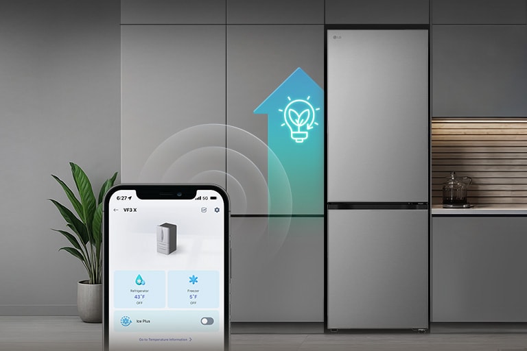 Холодильник LG з нижньою морозильною камерою (GC-B459EMYM) зі смартфоном на передньому плані, на екрані якого відображено застосунок ThinQ, а поруч із холодильником — сяючий світло-блакитний значок AI.