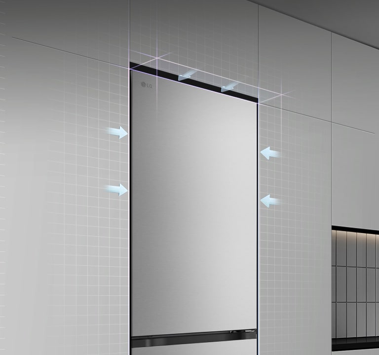 Холодильник LG з нижньою морозильною камерою (GC-B459EMYM), встановлений врівень з високою сірою шафою, і з синіми стрілками, що вказують на верхні бічні та передні поверхні.