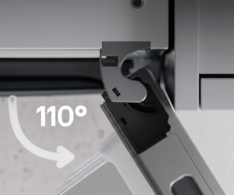 Холодильник із нижньою морозильною камерою LG (GC-B459EMYM) з правими дверцятами, відчиненими на 110 градусів, із вигнутим верхнім шарніром, розташованим впритул до сусідньої сірої стінки шафи.