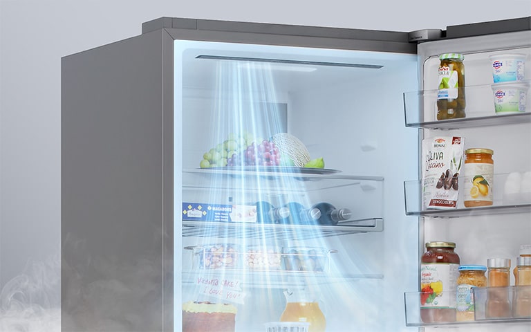 Зображення вентиляційних отворів, розташованих у передній частині холодильника, що забезпечує ефективне та рівномірне охолодження по всьому холодильнику.