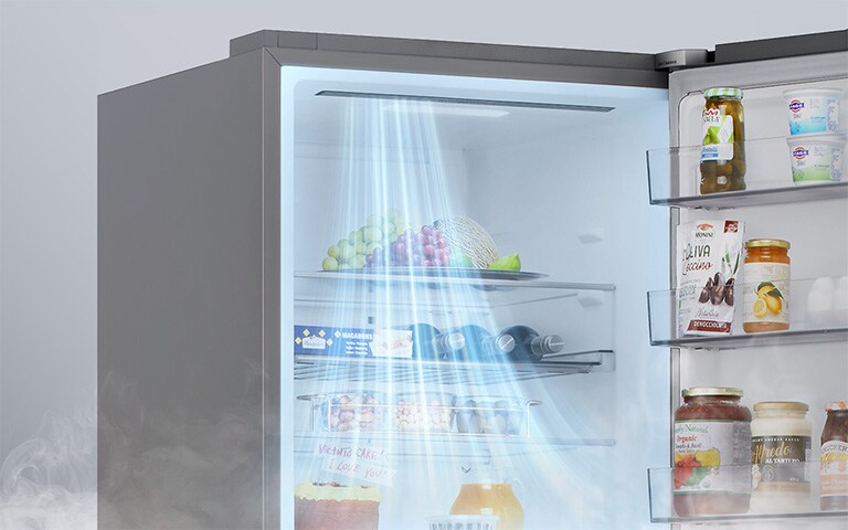 Зображення вентиляційних отворів, розташованих у передній частині холодильника, що забезпечує ефективне та рівномірне охолодження по всьому холодильнику.