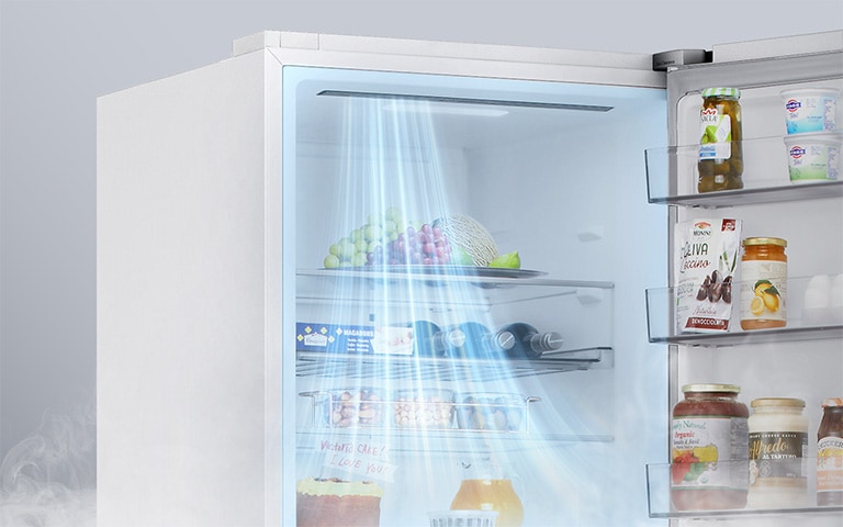 Зображення вентиляційних отворів, розташованих у передній частині холодильника, що забезпечує ефективне та рівномірне охолодження по всьому холодильнику.