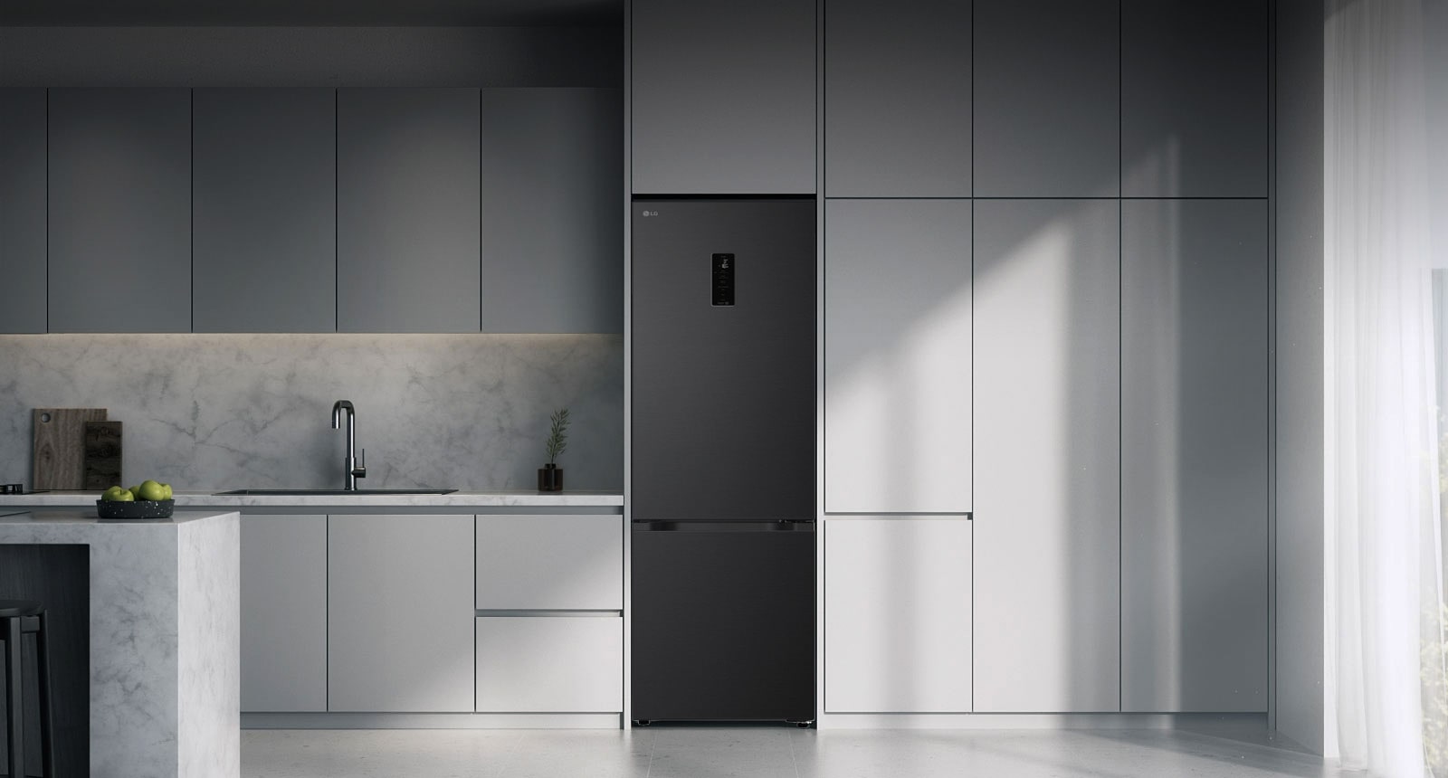 Сучасна кухня з холодильником, який ідеально вписується в кухонні шафи, нагадуючи вбудовану модель.