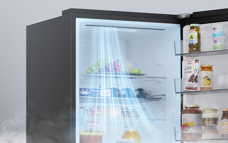 Зображення вентиляційних отворів, розташованих у передній частині холодильника, що забезпечує ефективне та рівномірне охолодження по всьому холодильнику.