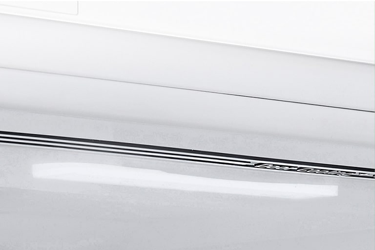 Показано крупним планом м'яке світлодіодне освітлення, яке ефективно розподіляє світло по всьому холодильнику та робить його приємним для очей.