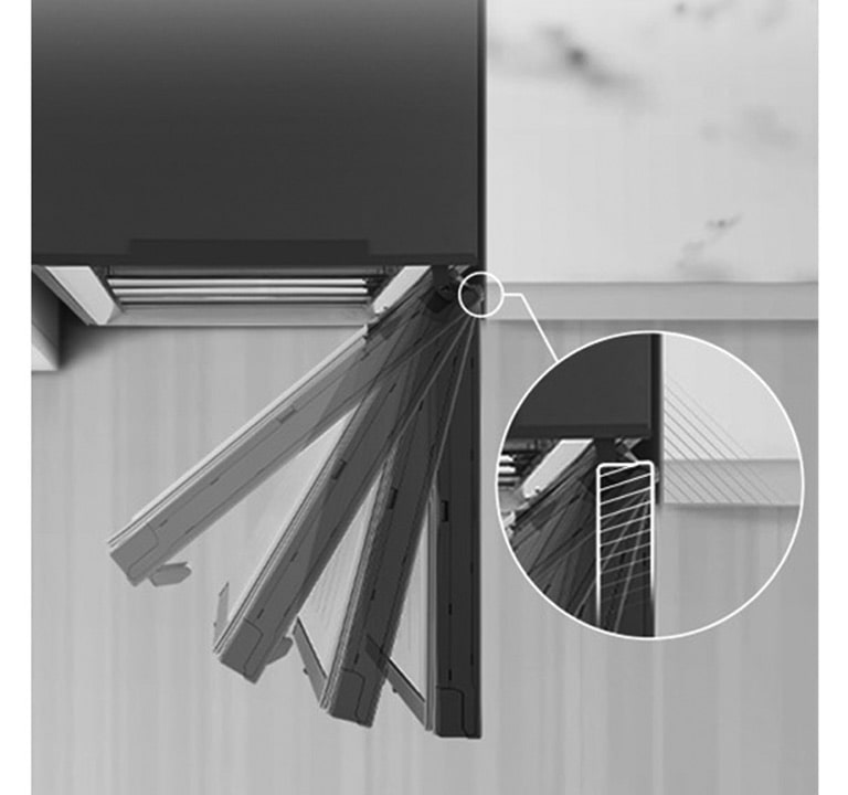 Вид згори донизу на холодильник, встановлений біля стіни з нульовим зазором дверної петлі.