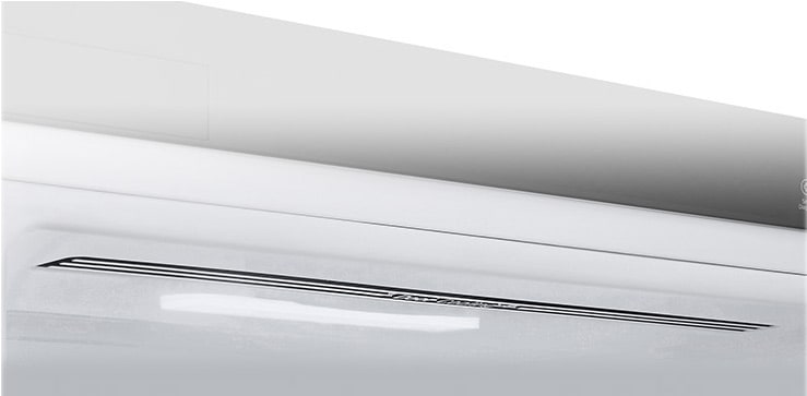 Показано крупним планом м'яке світлодіодне освітлення, яке ефективно розподіляє світло по всьому холодильнику та робить його приємним для очей.