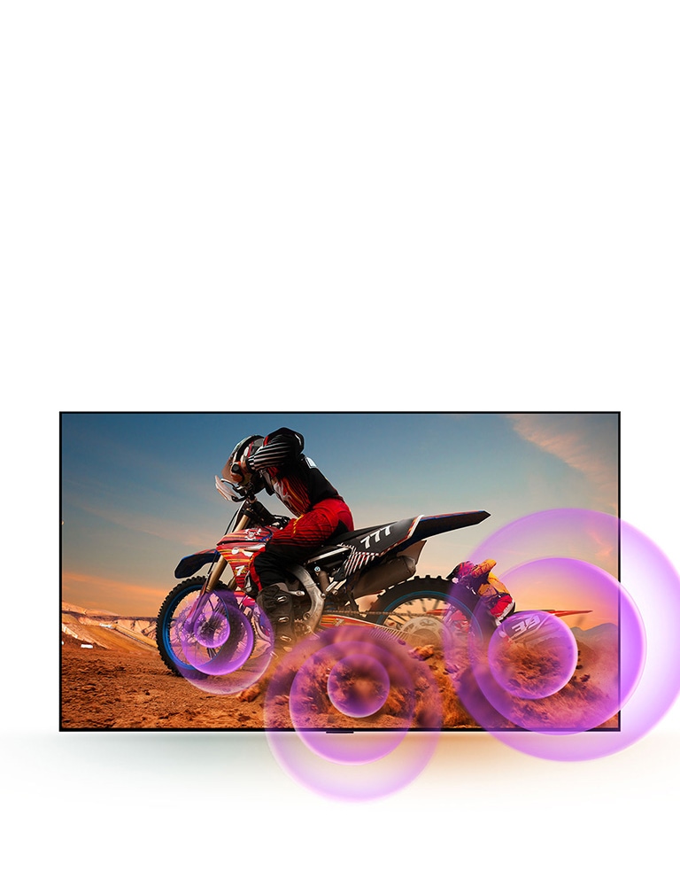 Телевізор LG QNED зображує чоловіка на мотоциклі, з колеса якого виходять фіолетові абстрактні кола — вони візуалізують поширення звуку