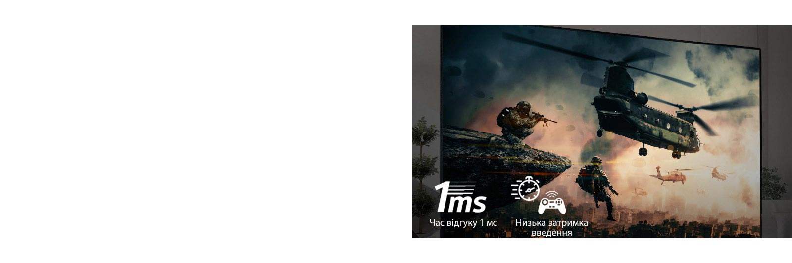 Крупним планом гравець тримає гоночне колесо, граючи в гоночну гру на екрані телевізора