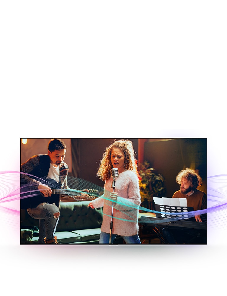 Чоловік грає на гітарі, жінка співає в мікрофон, інший чоловік грає на піаніно. З кожного джерела виходять звукові хвилі, що демонструють передачу звуку та покращення його якості завдяки функції Чистий звук з технологією штучного інтелекту