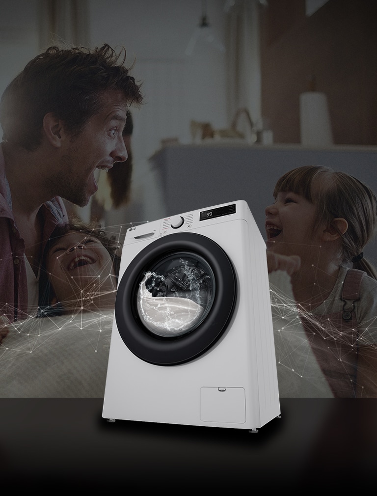 Зображено пральну машину попереду фонового зображення бвтька та двох доньок, яким весело, в інтере'єрі приміщення