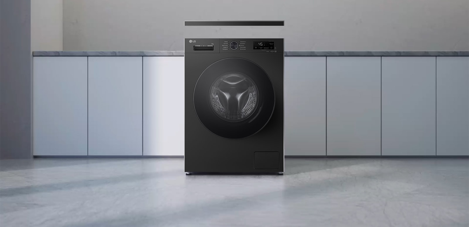 Зображено, що верхня частина пральної машини може бути знята і пральна машина може бути розміщена в обмеженому просторі