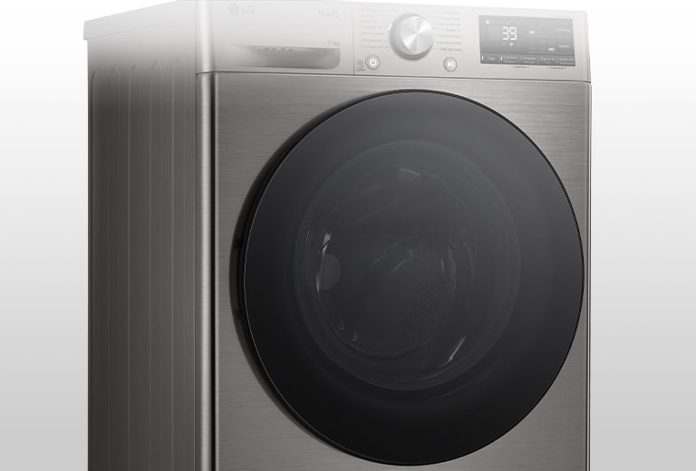 Це збільшене зображення металевої ручки на панелі пральної машини.