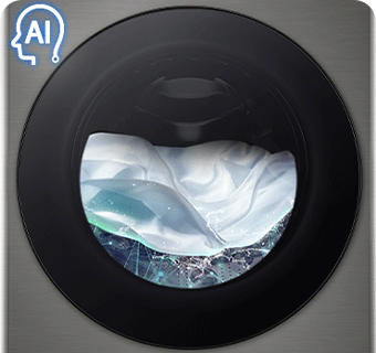 Зображено одяг, що переться, в барабані пральної машини