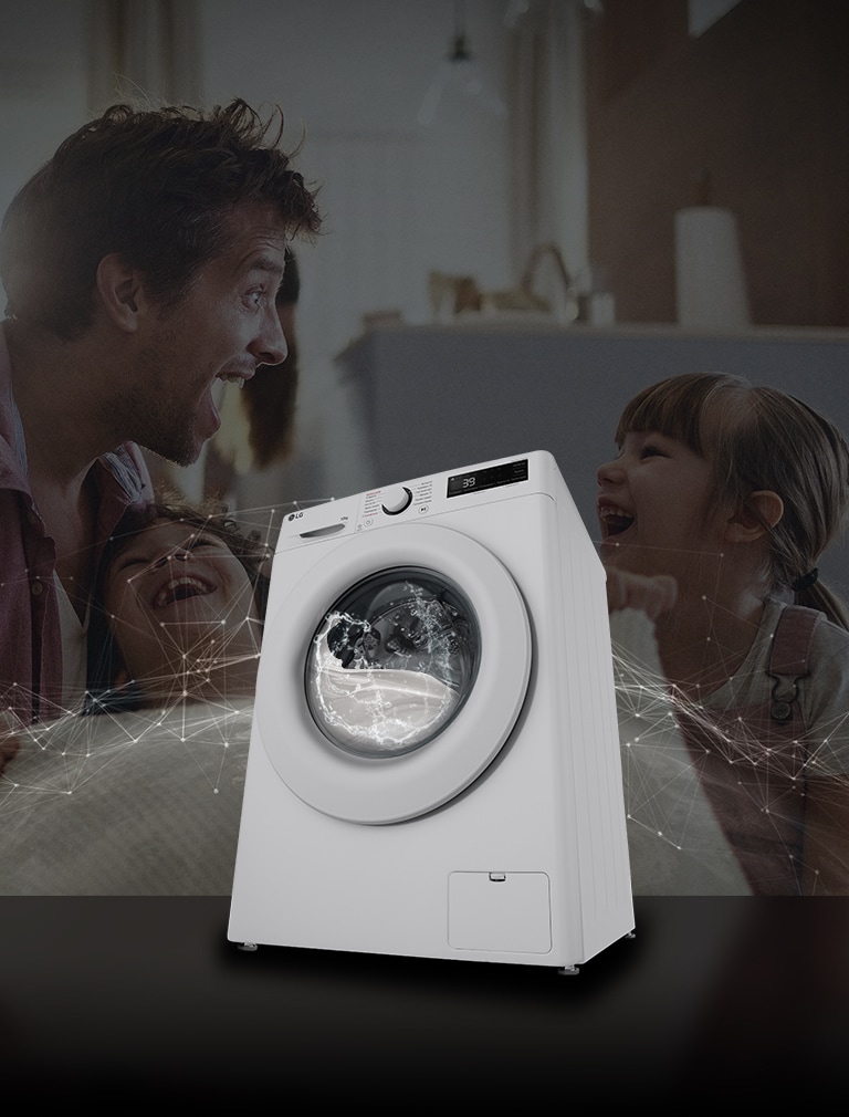 Зображено пральну машину попереду фонового зображення бвтька та двох доньок, яким весело, в інтере'єрі приміщення