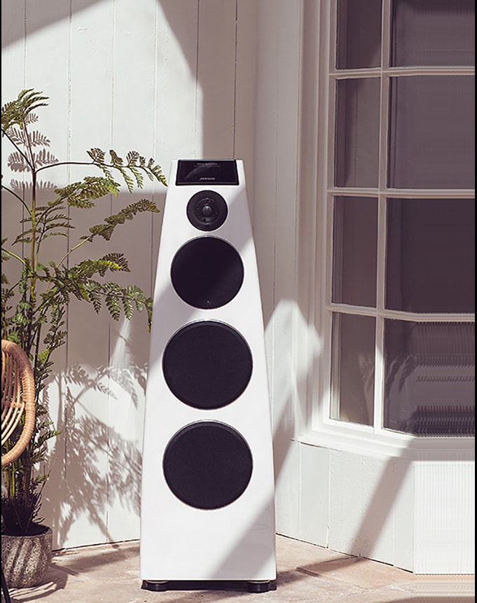 D04-01-D_AV-TONEFree-FN4-04-MERIDIAN-History-02-01-table