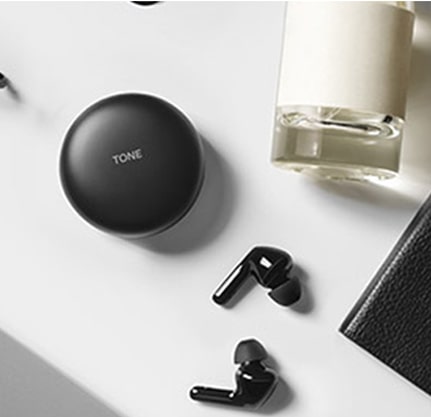 M27-03-D_AV-TONEFree-FN4-27-Gallery-Module-02-03-table