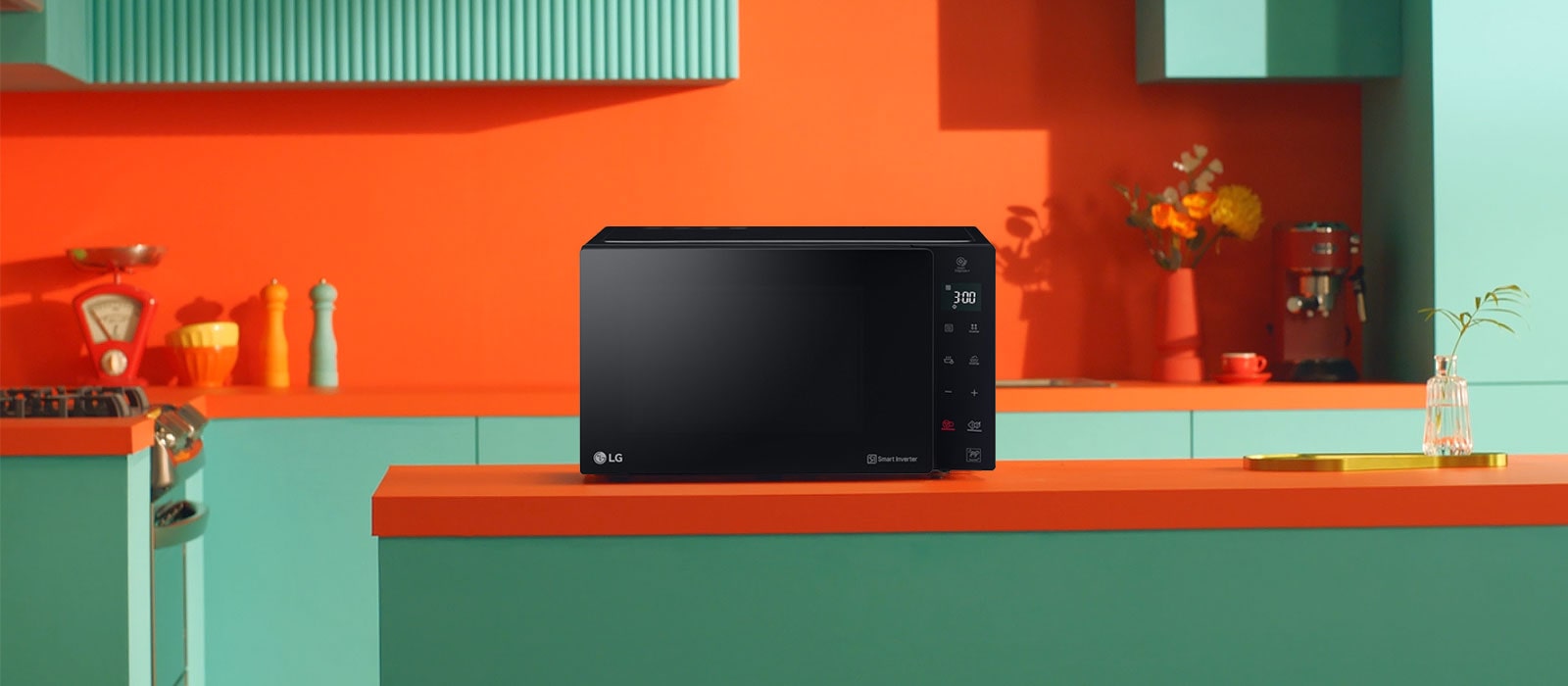  На зображенні показана мікрохвильова піч LG Neochef™, яка розташована на кухні.