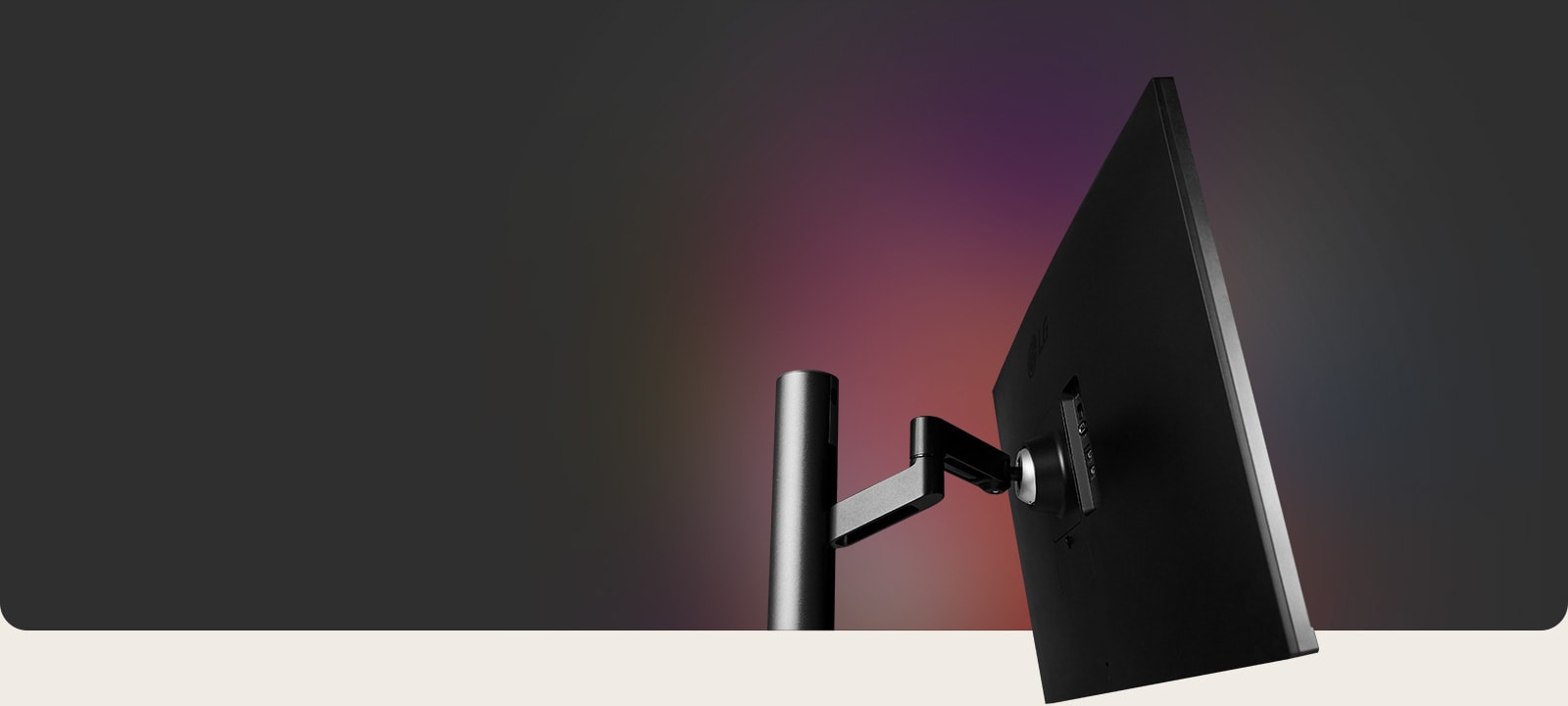 Ергономічна підставка, повний рух дисплея, ідеально відповідає рівню ваших очей.