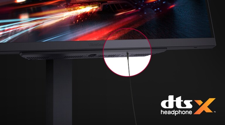 4-контактний кабель навушників підключено до монітора.