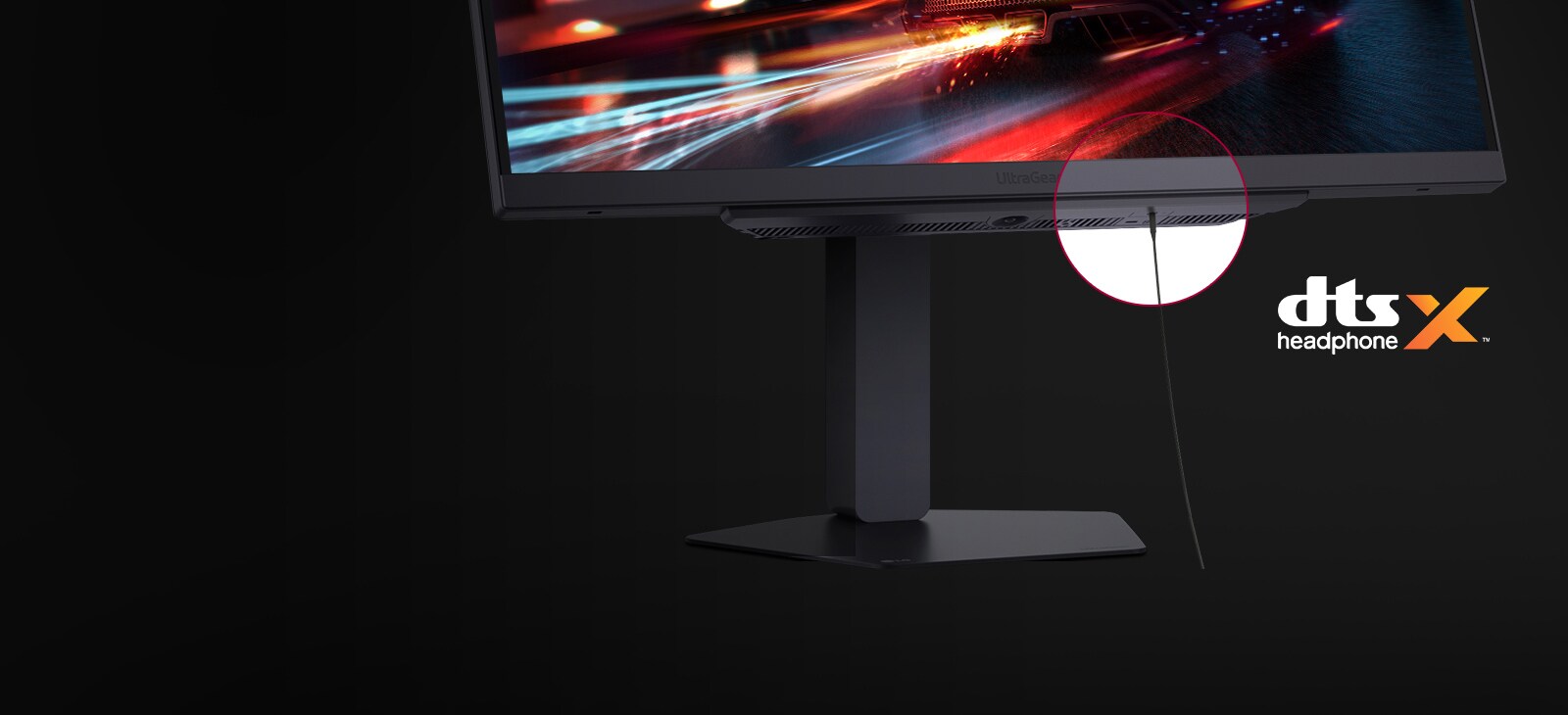 4-контактний кабель навушників підключено до монітора.