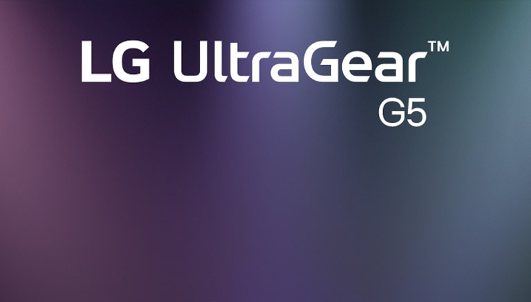 Логотип UltraGear™ G5 у футуристичній кімнаті з неоновим освітленням.