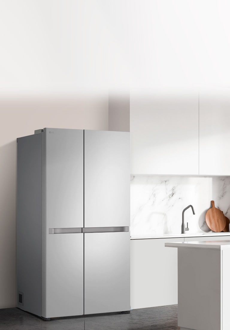 Показано холодильник в інтер'єрі кухні, який стоїть біля стінки.