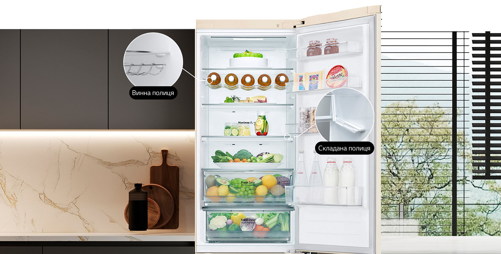  В холодильнику, який наповнений свіжими продуктами, відкриті дверцята, та демонструється наявність винної та складаної полиць.