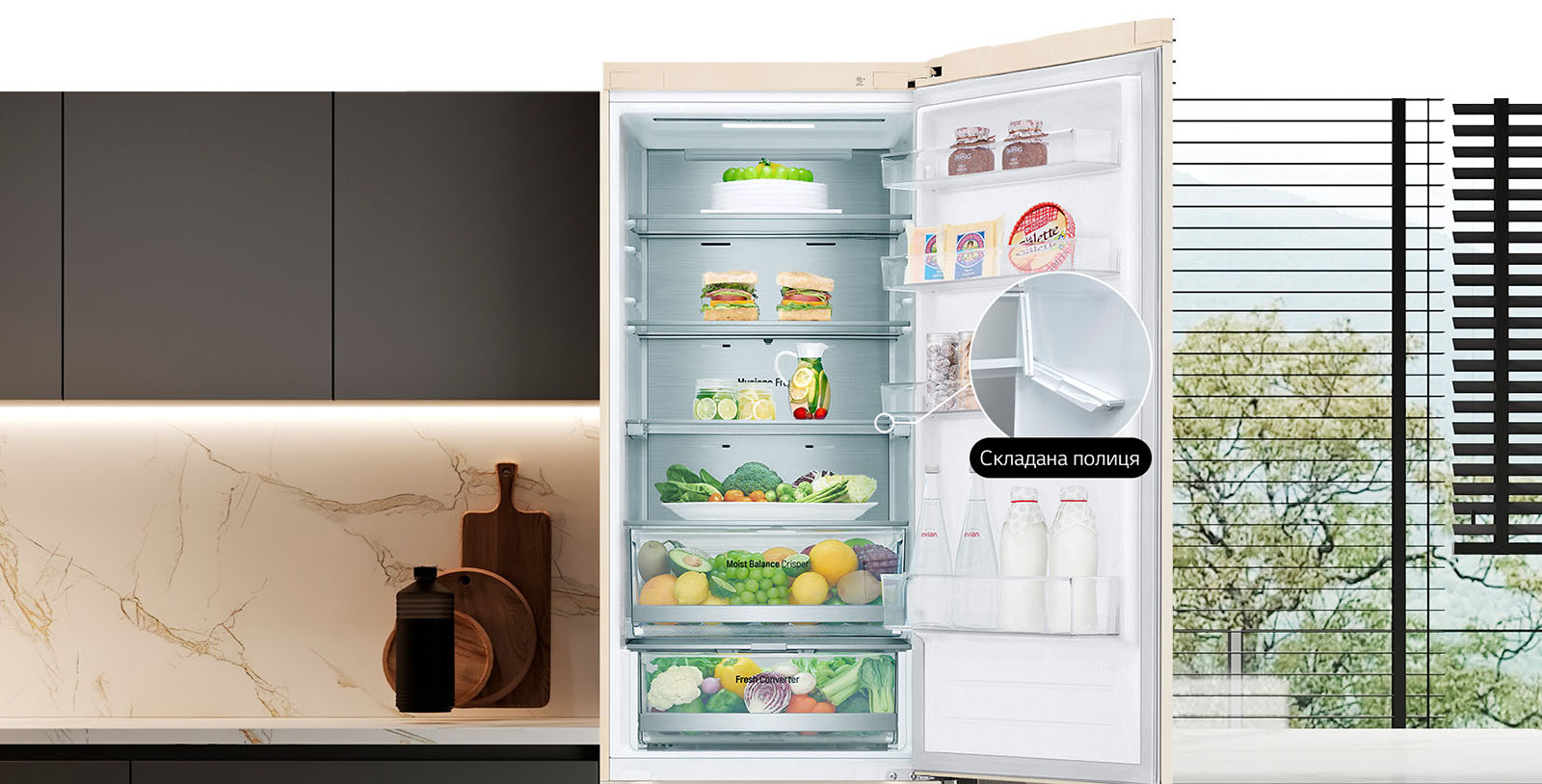  В холодильнику, який наповнений свіжими продуктами, відкриті дверцята, та демонструється наявність винної та складаної полиць.